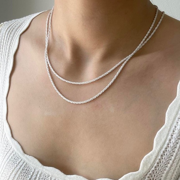 ♥️CLOSING SALE 🔥18K White Gold Plated Sequin Necklace - Picture 6 of 6